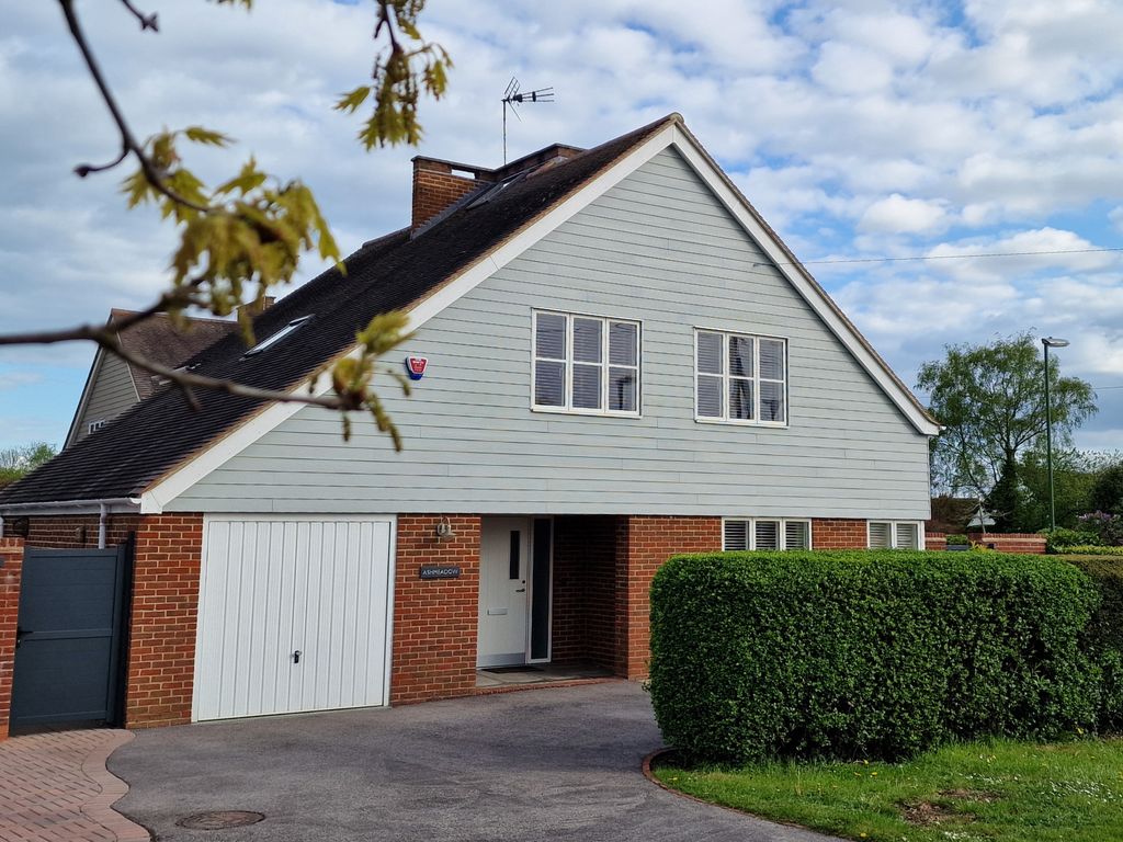 4 bed detached house for sale in Worthing Road, Southwater RH13, £