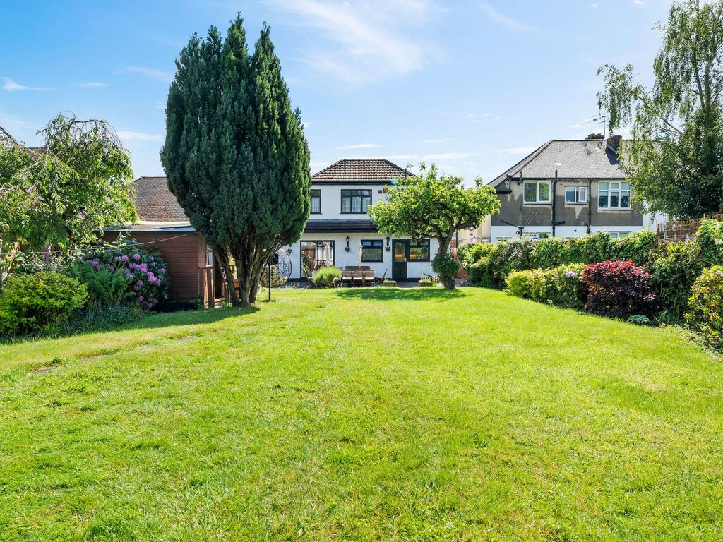 5 bed detached house for sale in Hampton Road, Chingford E4 Zoopla