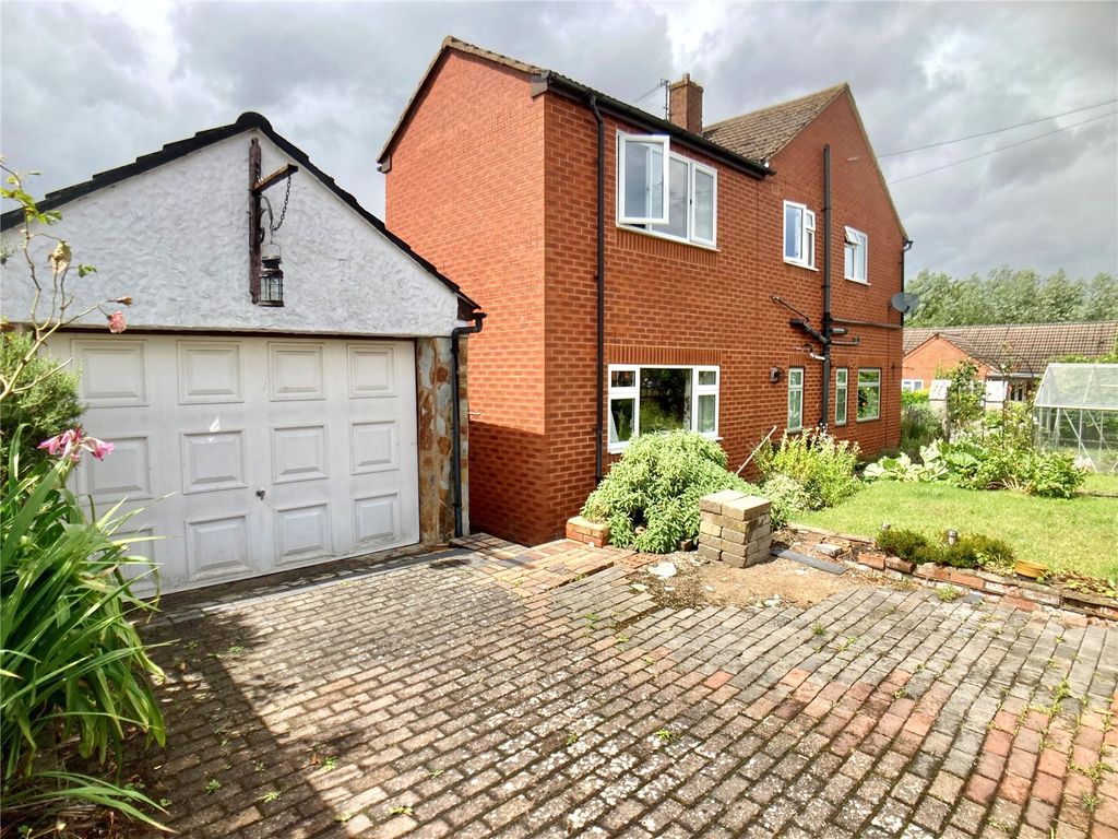 3 bed semidetached house for sale in Millham Road, Cleeve