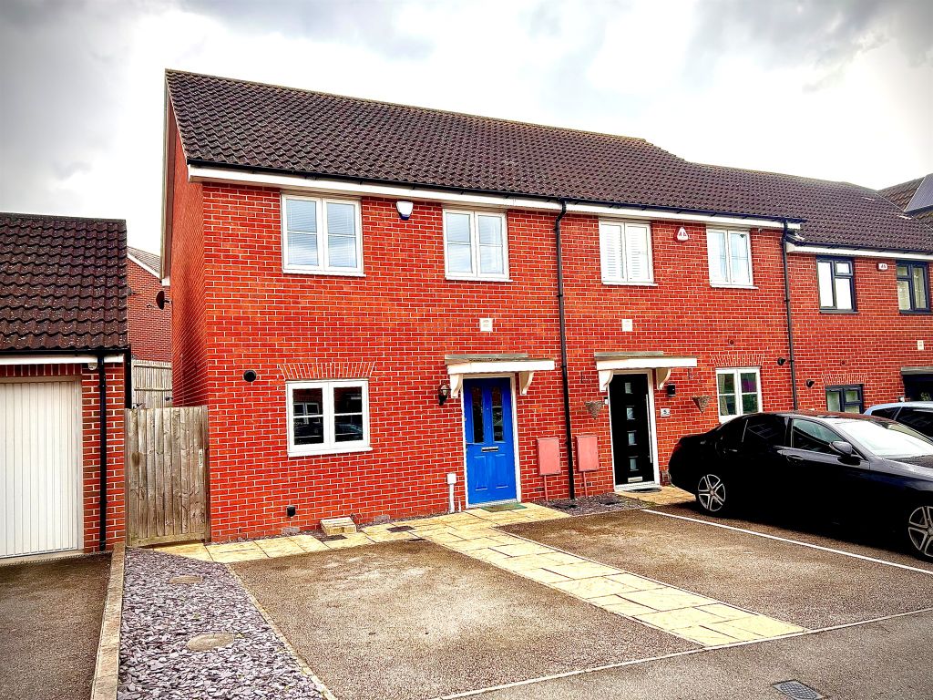 3 bed end terrace house for sale in Lowewood Road, Noak Hill, Romford