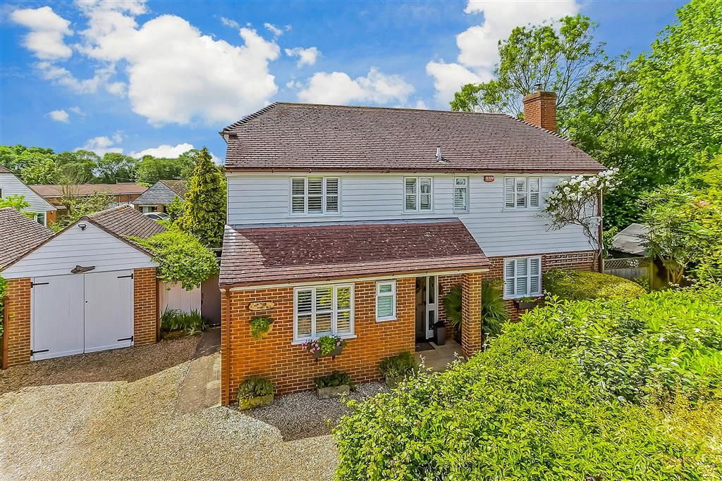 4 bed detached house for sale in Grange Road, St. Michaels, Tenterden