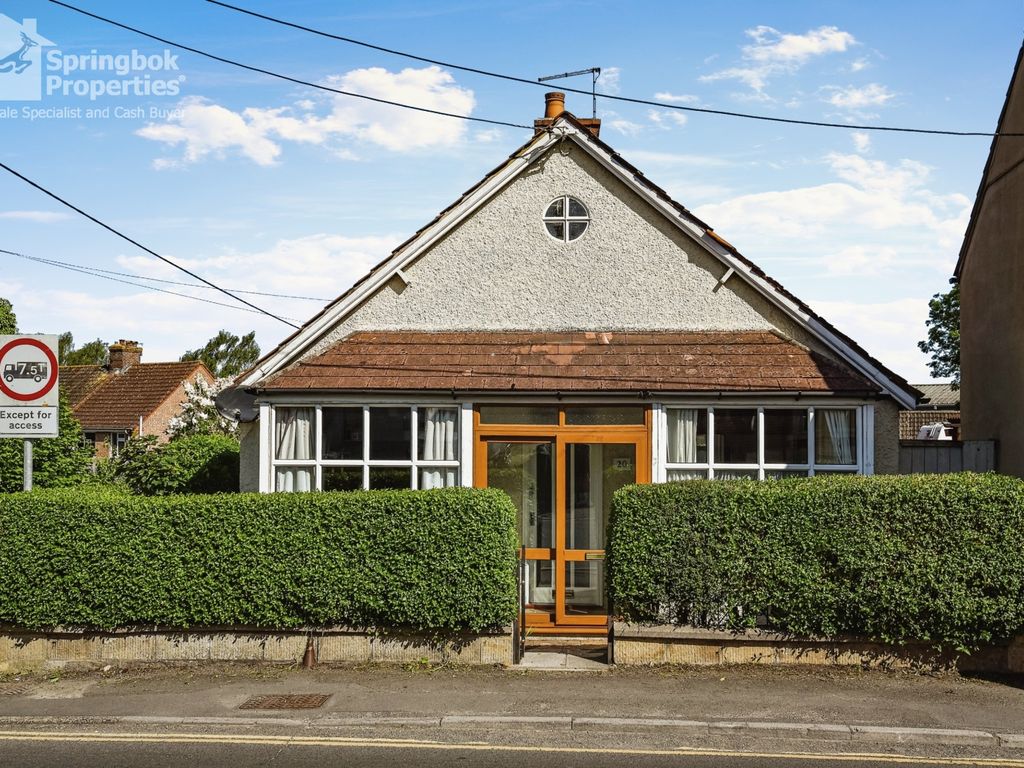 3 bed detached bungalow for sale in Leigh Road, Westbury, Wiltshire