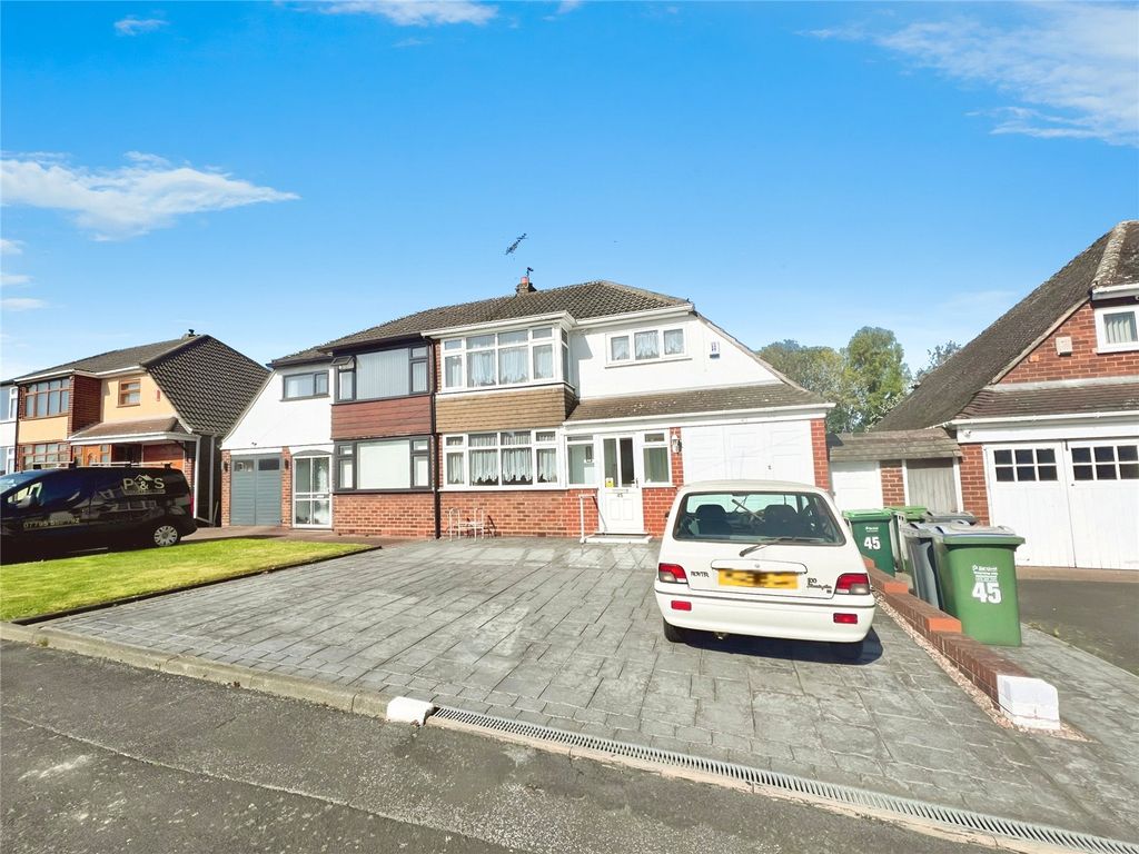 3 bed semidetached house for sale in Fairbourne Avenue, Rowley Regis