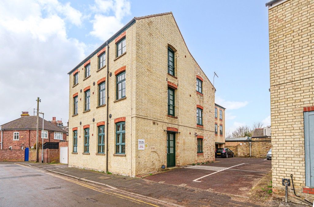 2 bed flat for sale in Rathmore Road, Cambridge, Cambridgeshire CB1