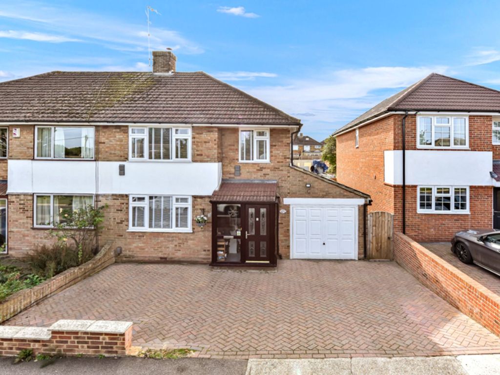 3 bed semidetached house for sale in Hollywood Lane, Wainscott, Kent