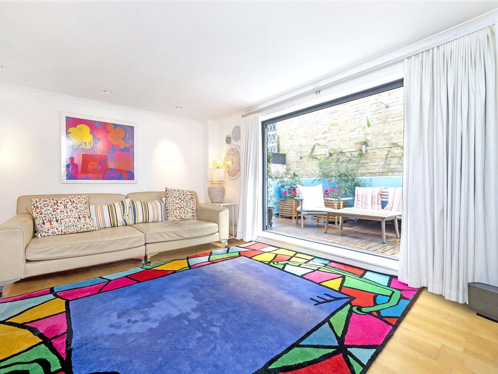 Percy Mews, London W1T  