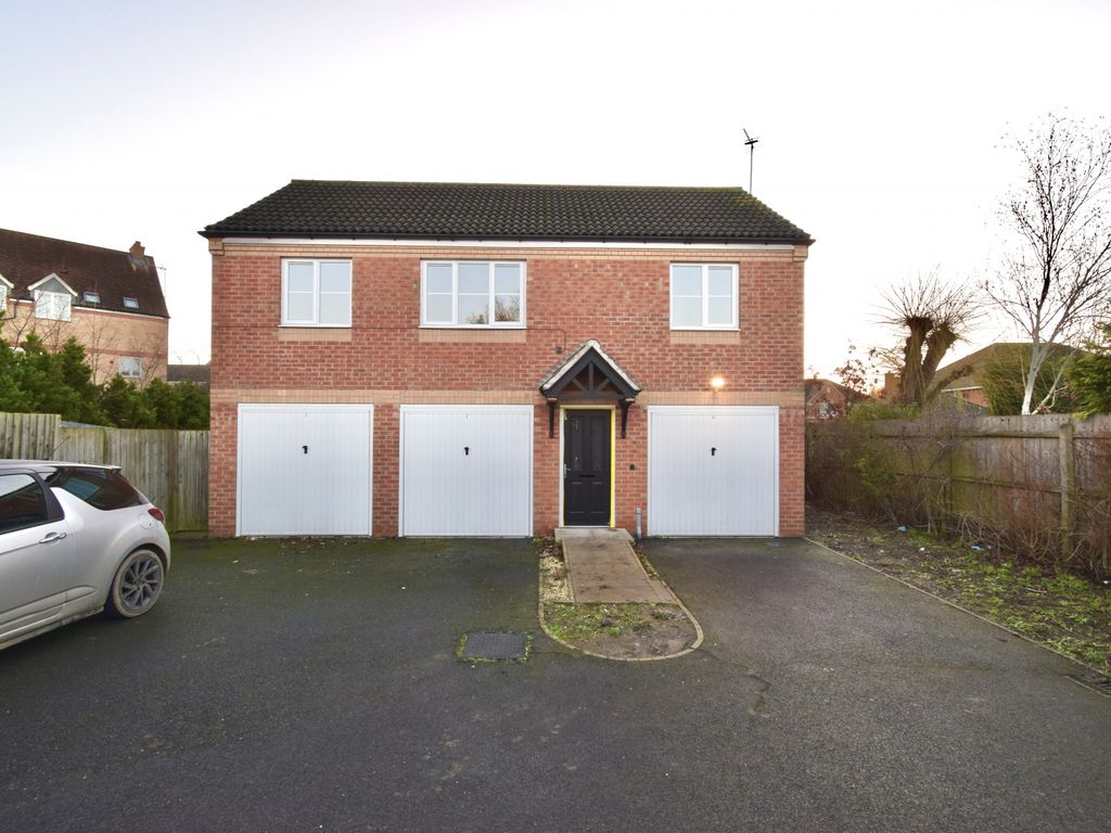 2 bed flat to rent in Barr Road, Leicester, Syston LE7, £850 pcm Zoopla