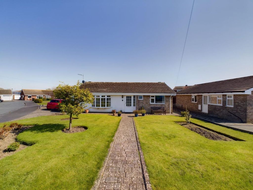 3 bed detached bungalow for sale in Harborough Close, Hunmanby, Filey