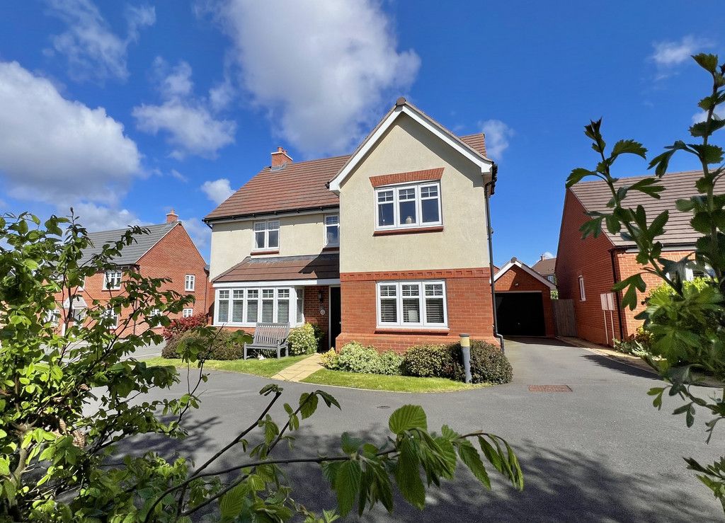 4 bed detached house for sale in Leamington Spa, Tandem Garage, Country