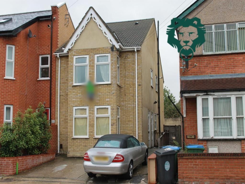 2 bed flat to rent in Pembroke Road, London E17 Zoopla