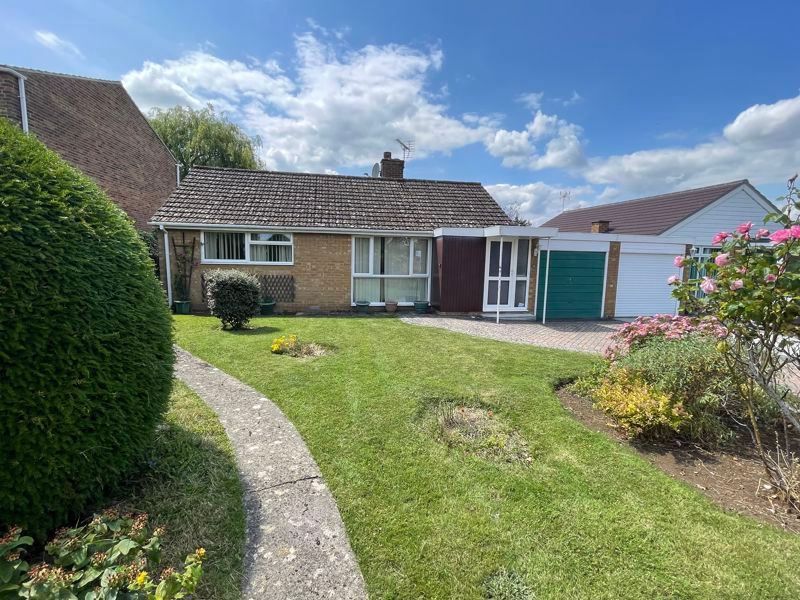 2 bed detached bungalow for sale in Bassett Way, Kidlington OX5, £