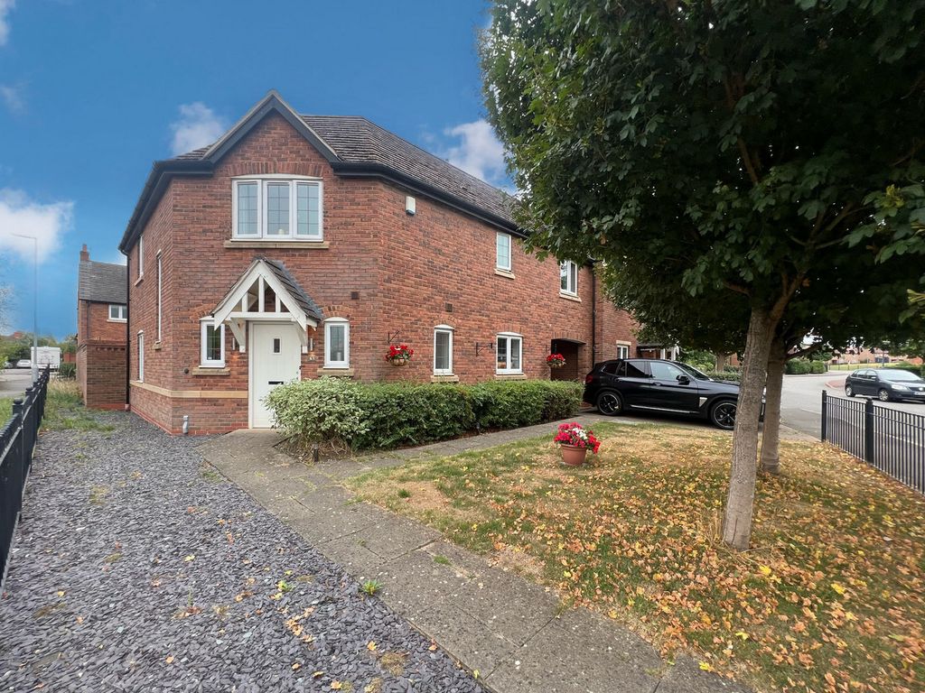 4 bed linkdetached house for sale in Highland Drive, Loughborough LE11