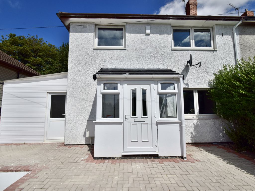 4 bed semidetached house for sale in Netherhall Road, Leicester LE5, £