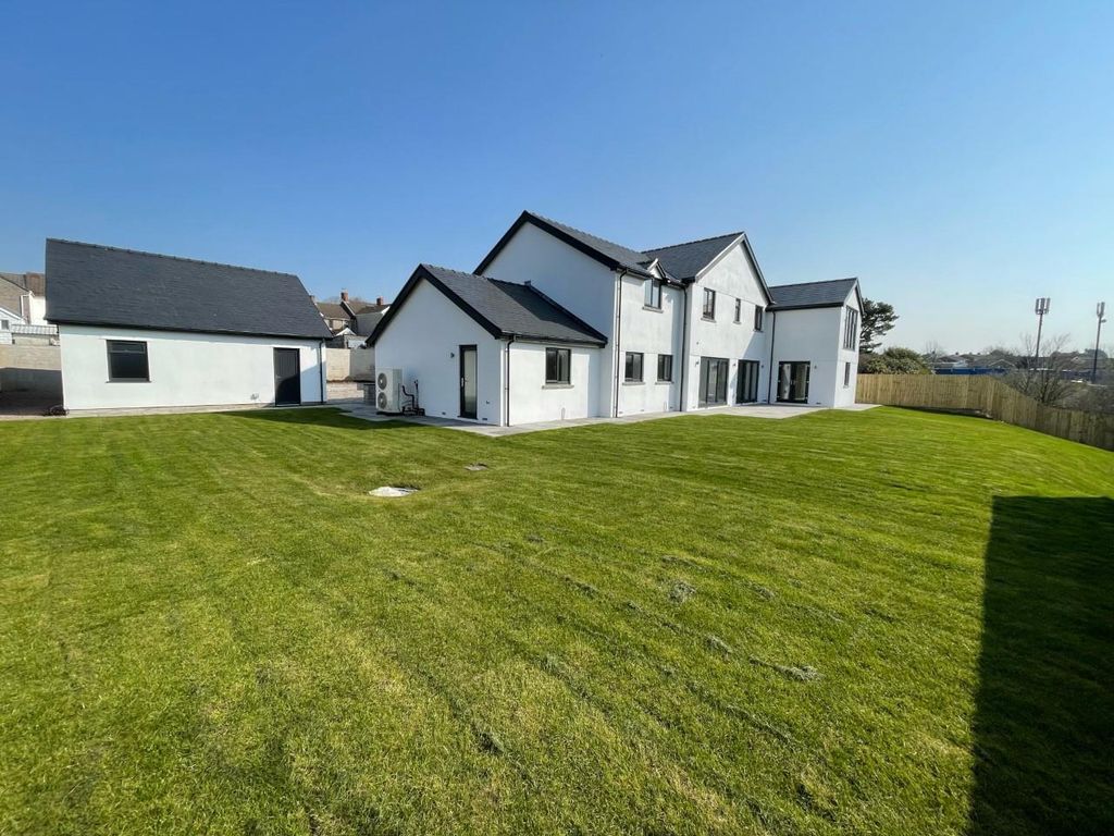 5 bed detached house for sale in Pemberton Lane, Pemberton, Llanelli