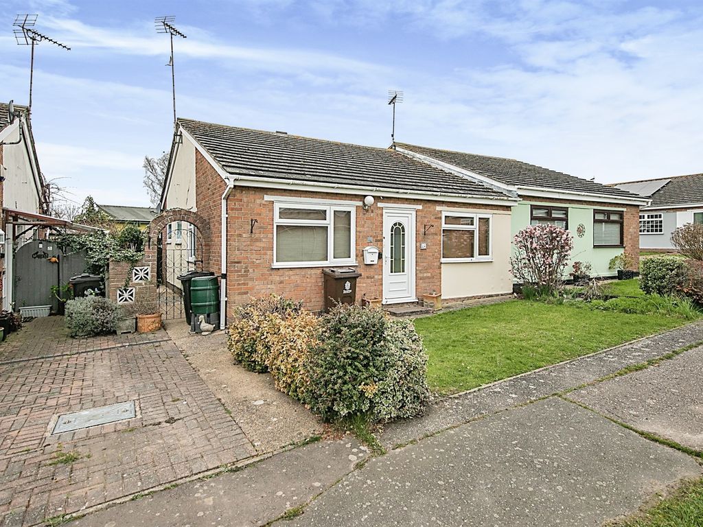 3 bed semidetached bungalow for sale in Chase Lane, Dovercourt