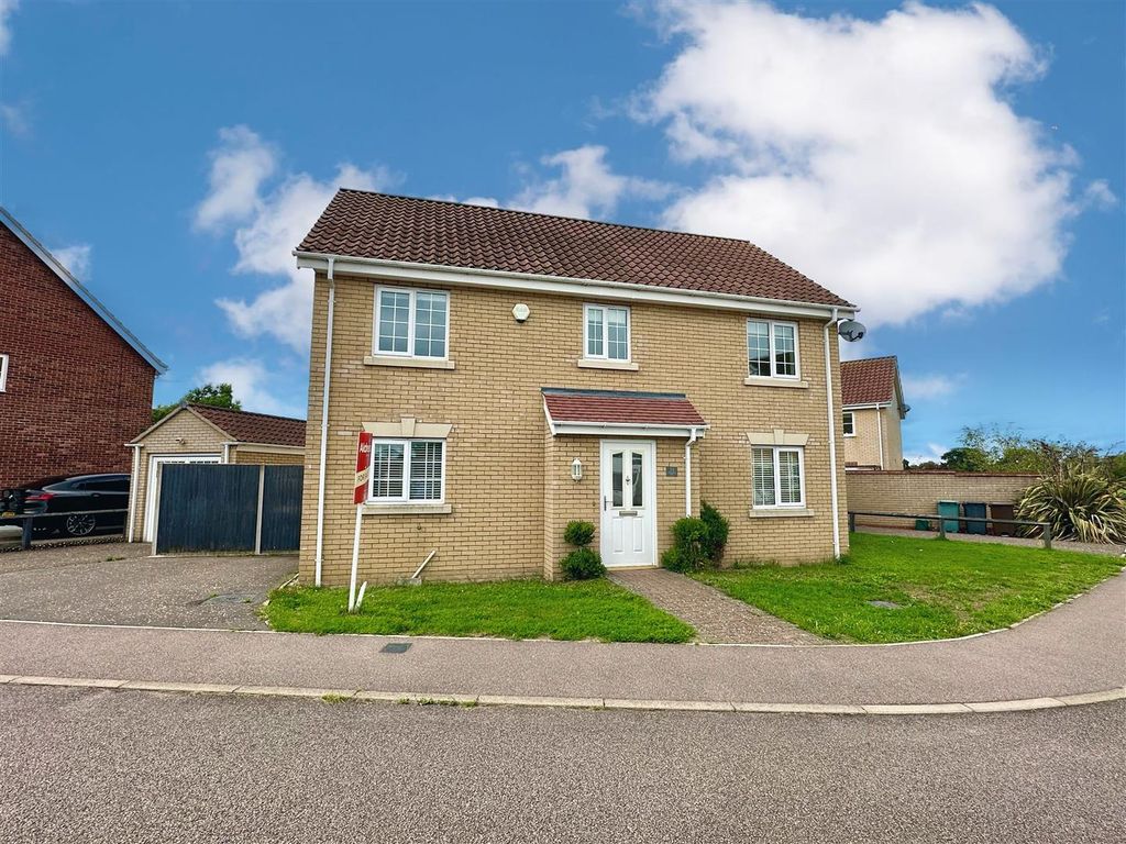 4 bed detached house to rent in St. Edmunds Road, Lingwood, Norwich