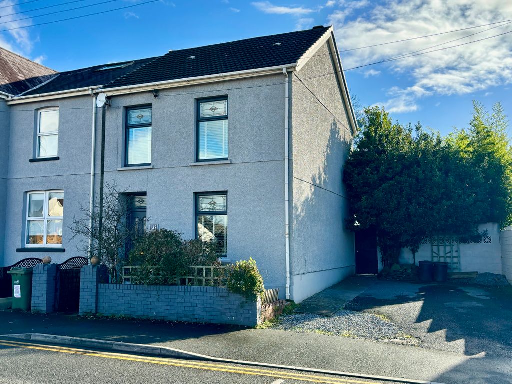 3 bed detached house for sale in Gelli Road, Llanelli SA14, £219,999