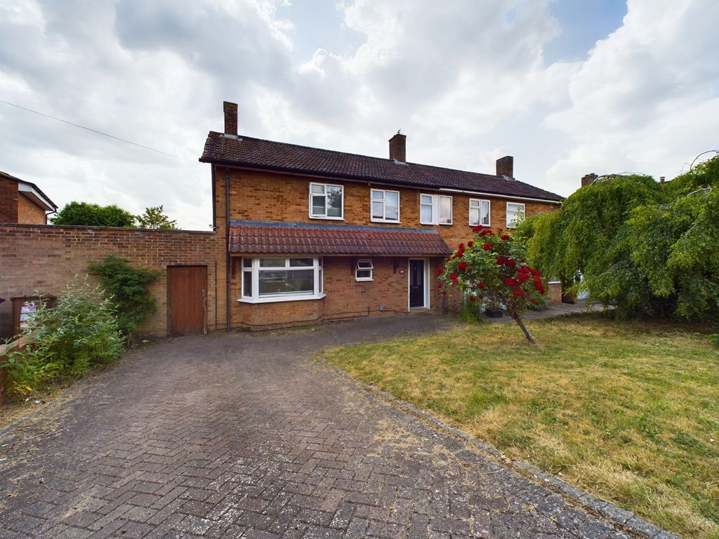 3 bed semidetached house for sale in Bradleys Corner, Hitchin SG4 Zoopla
