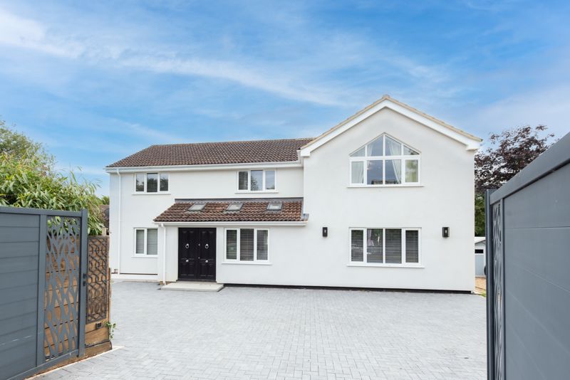 5 bed detached house for sale in Gibsons Green, Heelands, Milton Keynes