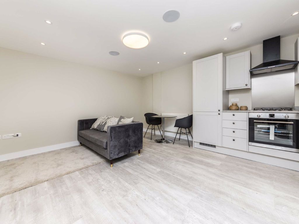 Park Avenue, Mitcham CR4  