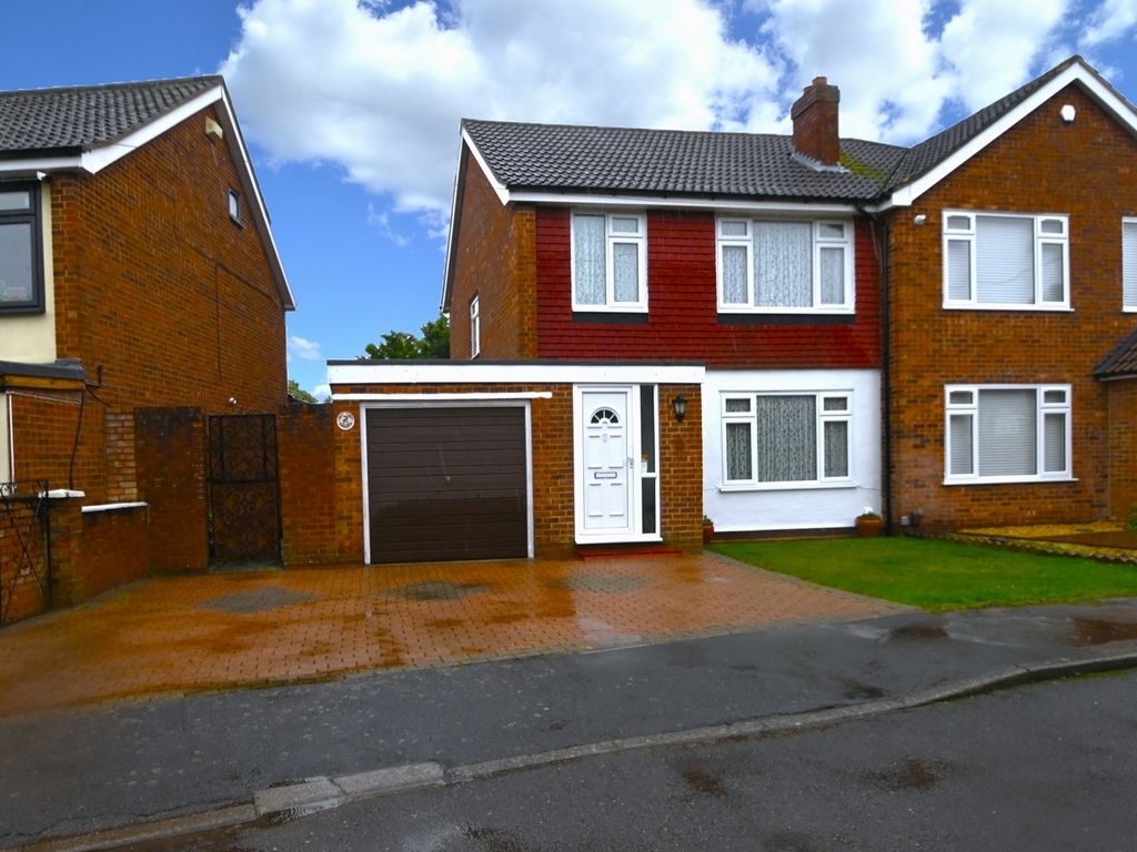 3 bed semidetached house for sale in Hardings Close, Iver Heath