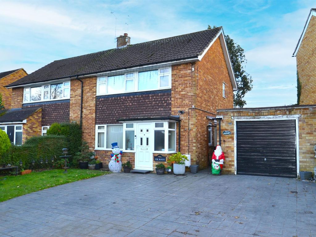 3 bed semidetached house for sale in Heyford Road, Radlett WD7, £