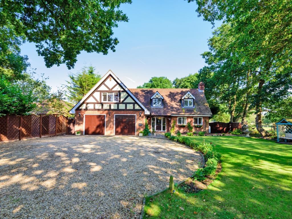 4 bed detached house for sale in Island Farm Road, Ufton Nervet RG7