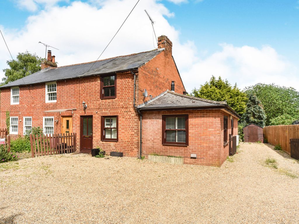 3 bed semidetached house to rent in Barracks Lane, Spencers Wood