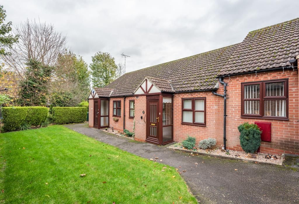 2 bed bungalow for sale in Elmsdale Gardens, Burton Joyce, Nottingham