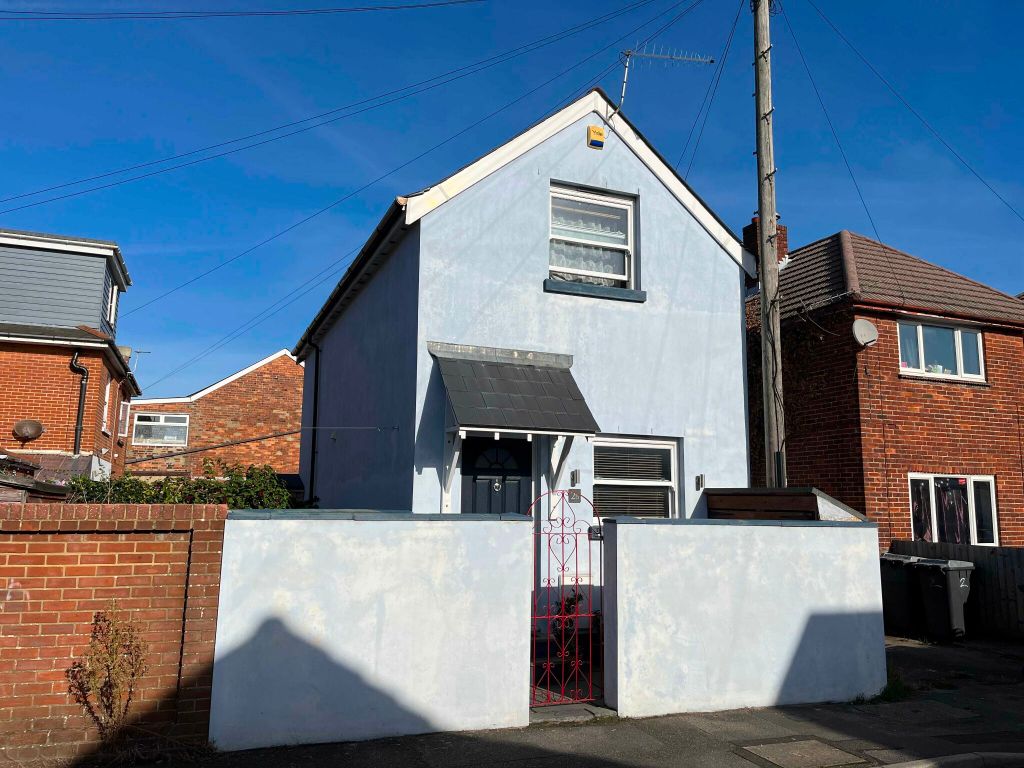 2 bed detached house for sale in Scotter Road, Bournemouth