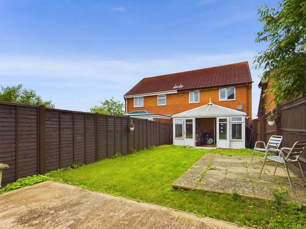 3 bed semidetached house for sale in Thornhill Drive, Blunsdon