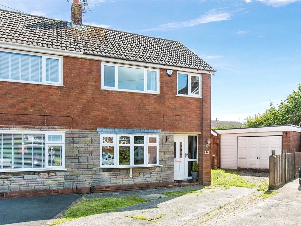 4 bed semidetached house for sale in Sandwick Close, Fulwood, Preston