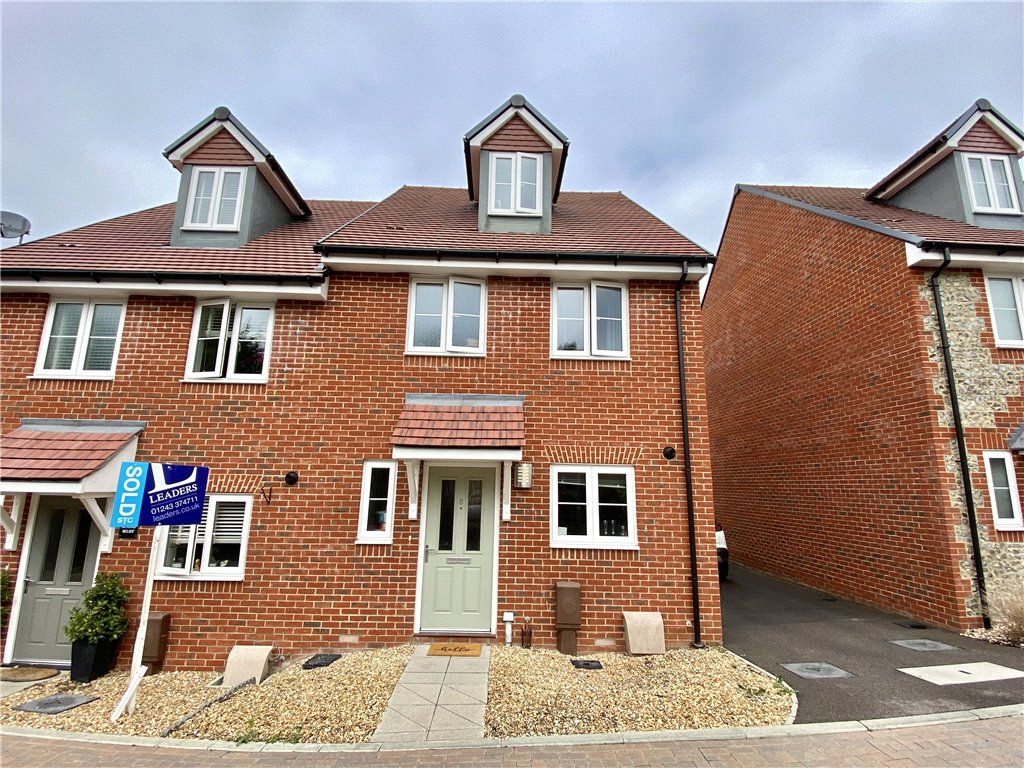 3 bed semidetached house for sale in Lynch Close, Havant, Hampshire