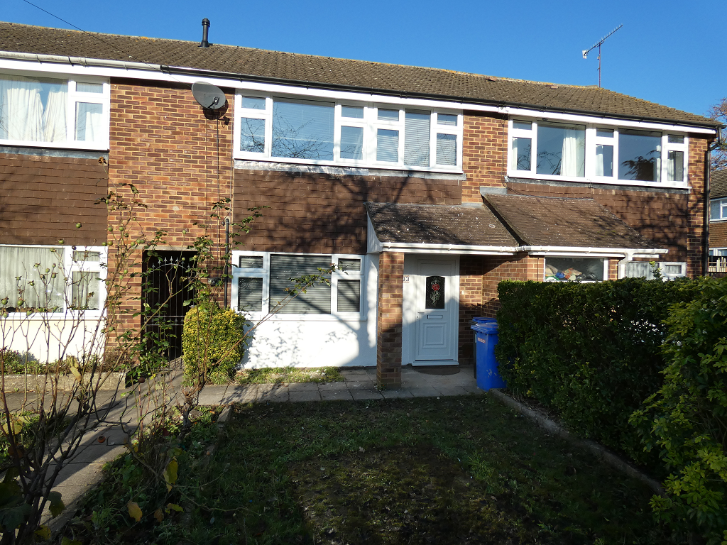 3 bed terraced house to rent in Northwood Avenue, Knaphill, Woking GU21