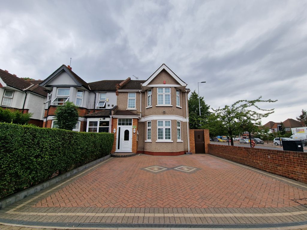 4 bed semidetached house for sale in Thornbury Road, Isleworth TW7