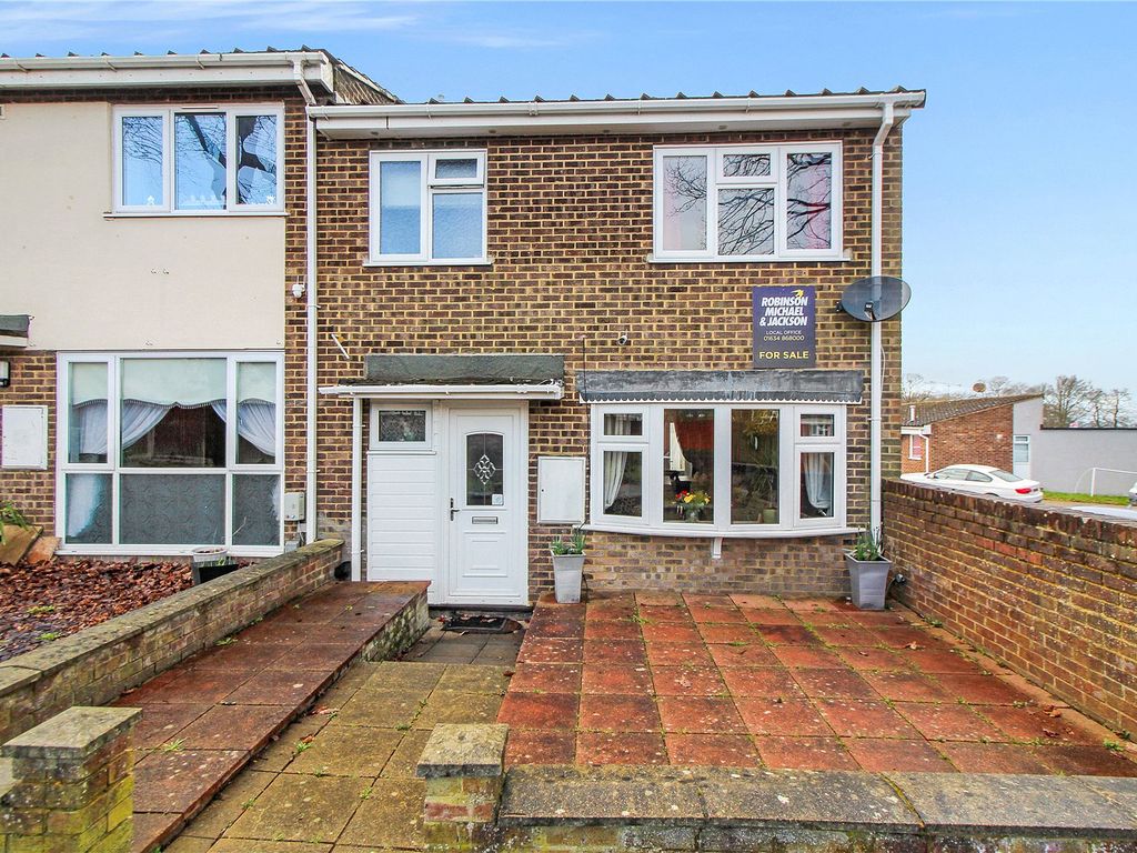 3 bed end terrace house for sale in Whimbrel Walk, Chatham, Kent ME5
