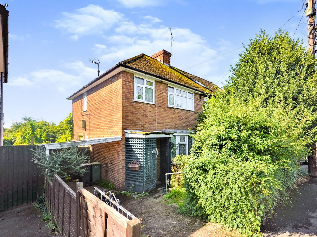 3 bed semidetached house for sale in Vauxhall Drive, Braintree CM7, £
