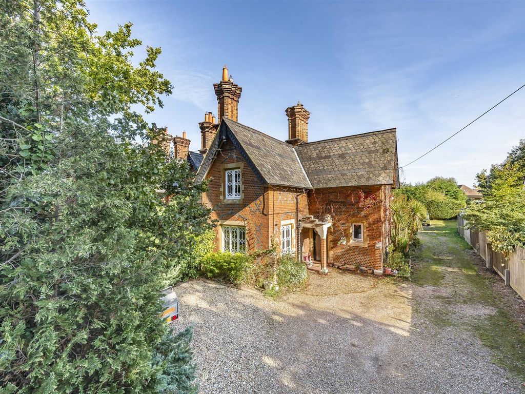 3 bed end terrace house for sale in Upper Terrace, Bearwood Road