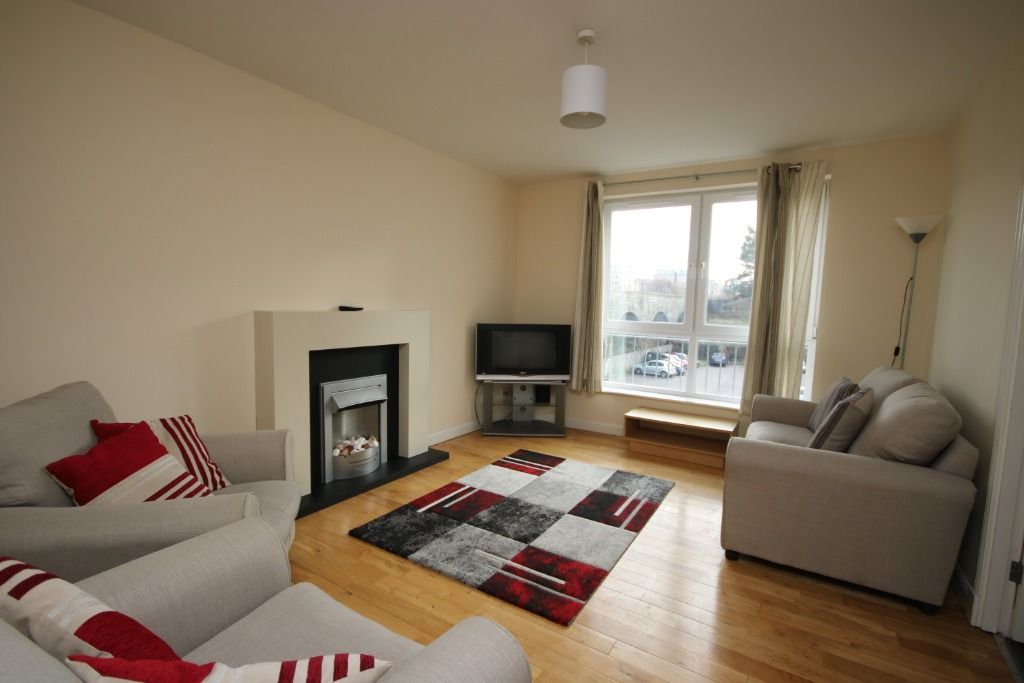2 bed flat to rent in South College Street, Ferryhill, Aberdeen AB11