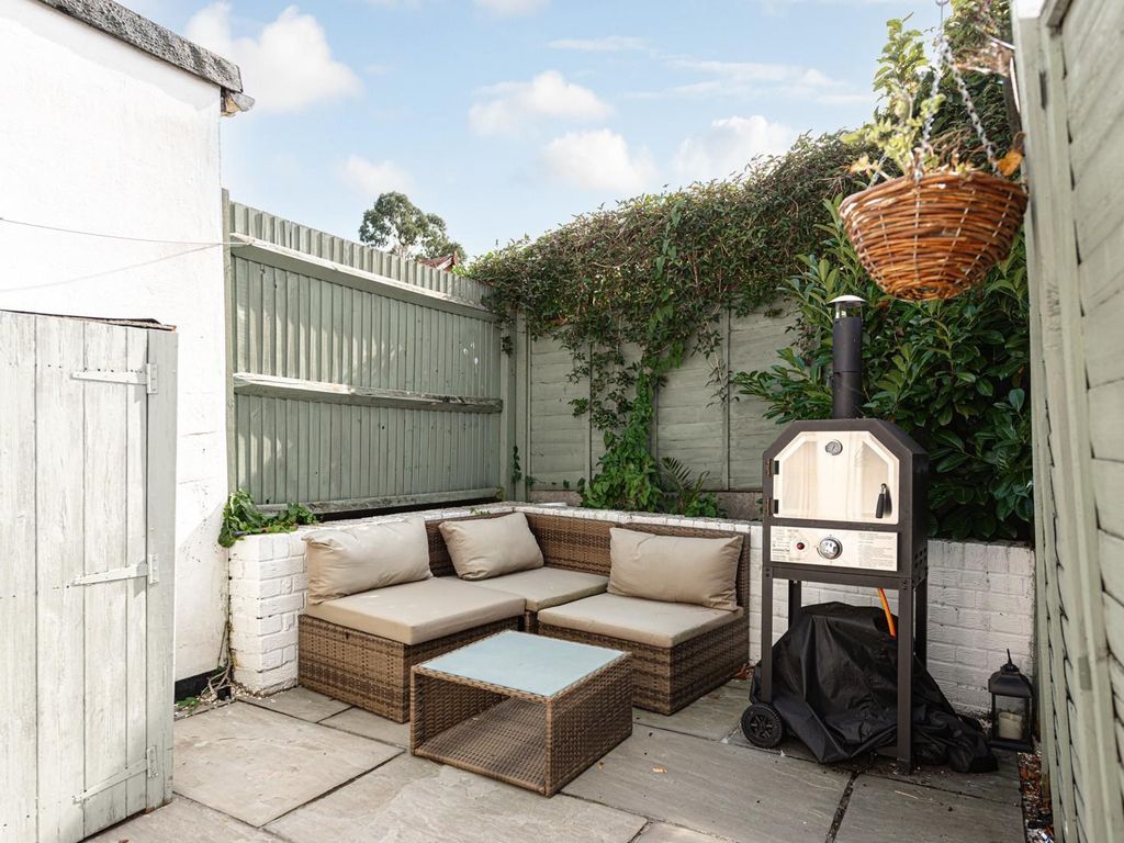 1 bed terraced house for sale in Clayton Road, Chessington KT9, £