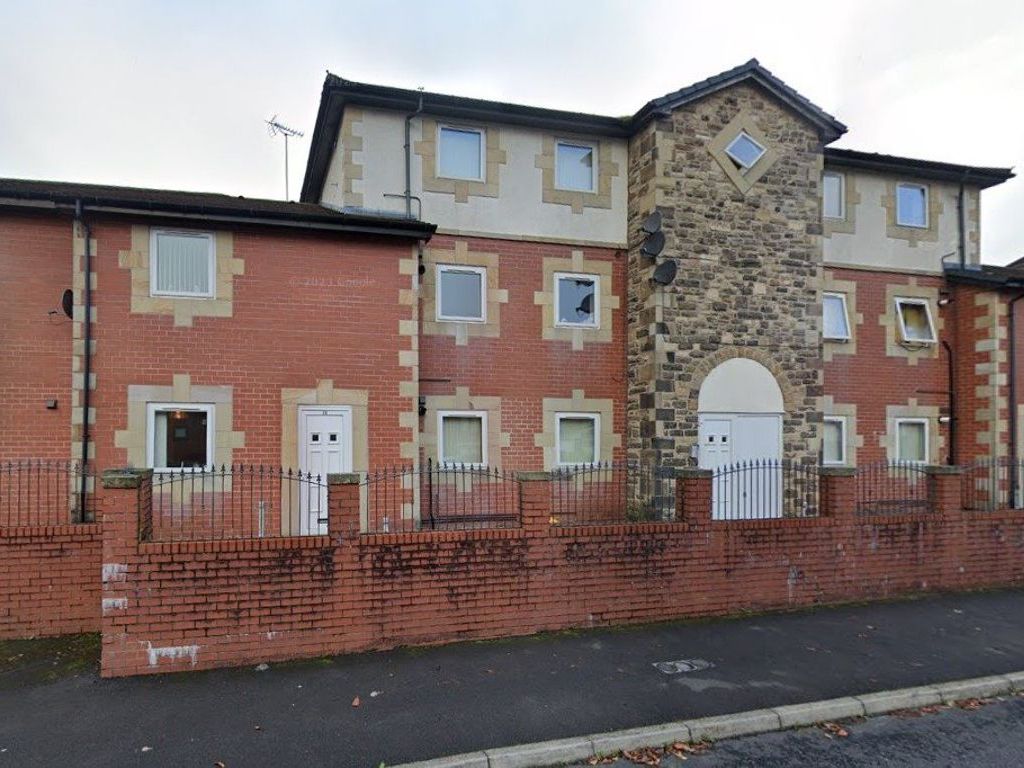 2 bed flat to rent in Church Mews, Deardens Street, Bury BL8, £795 pcm