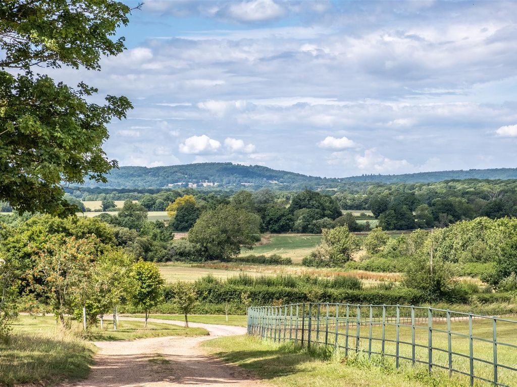 4 bed semidetached house to rent in Maybanks Estate, Cox Green