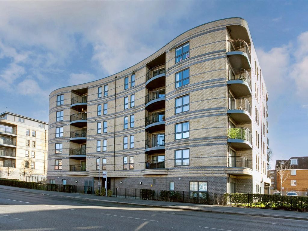 2 bed flat to rent in Windsor Road, Slough SL1, £1,550 pcm Zoopla