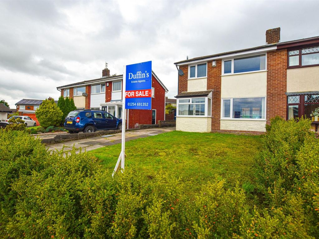 3 bed property for sale in Manitoba Close, Blackburn BB2 Zoopla