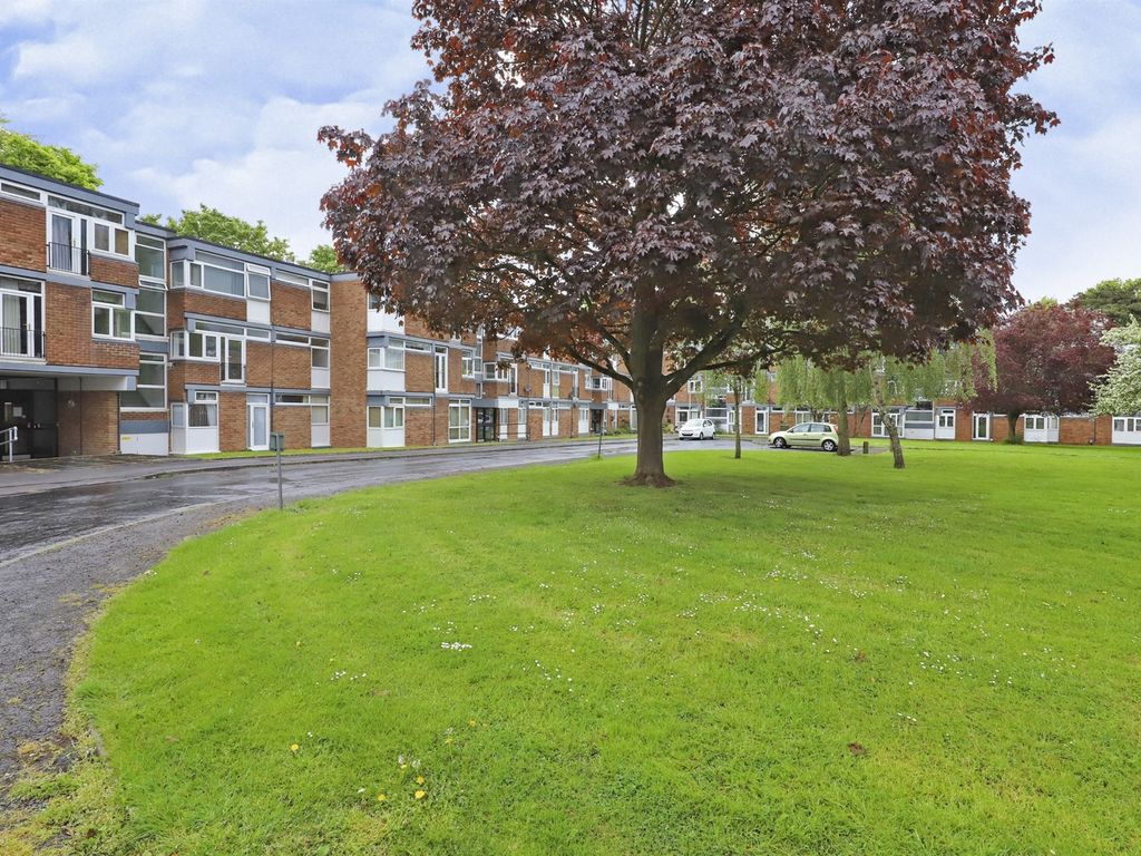 2 bed flat for sale in Newbridge Crescent, Off The Tettenhall Road