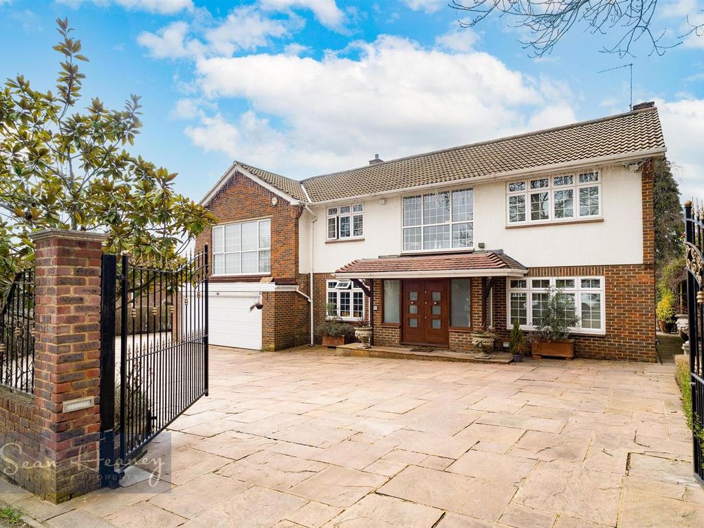 6 bed detached house for sale in Quinta Drive, Arkley, EN5, £