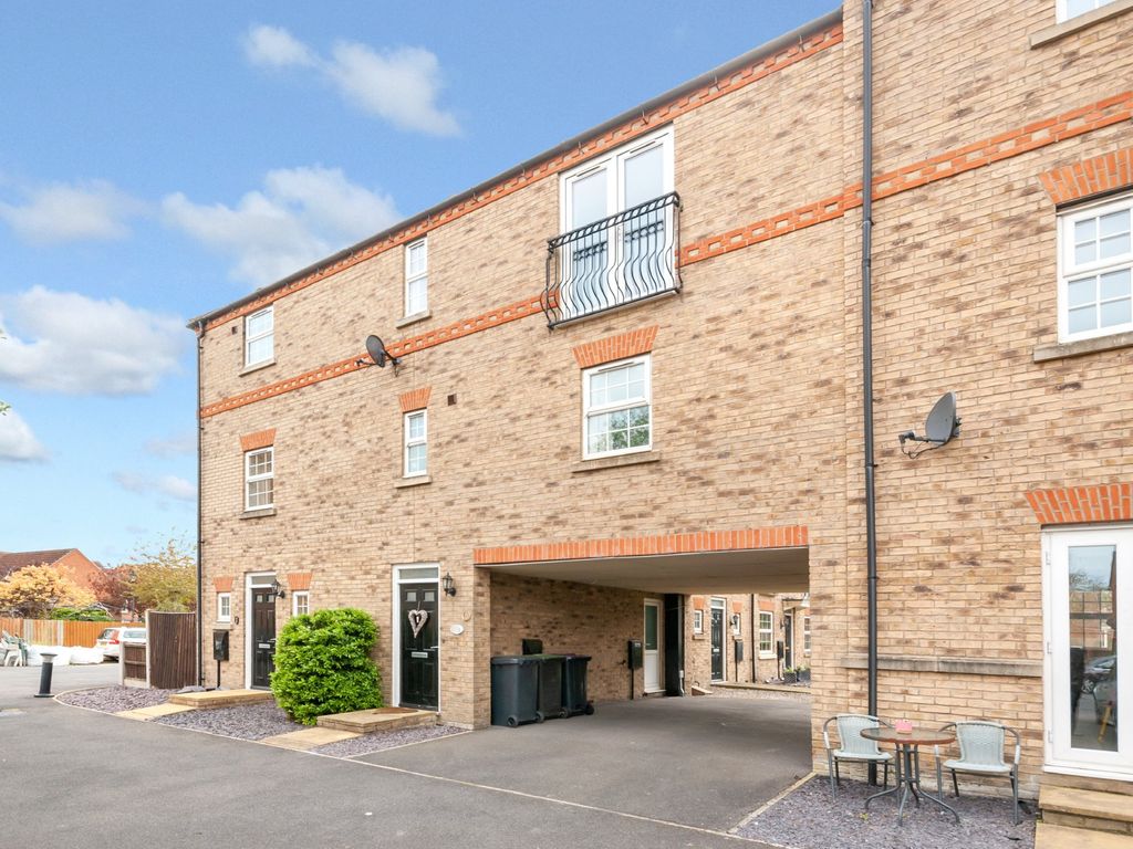 2 bed terraced house to rent in Owl Close, Witham St. Hughs, Lincoln