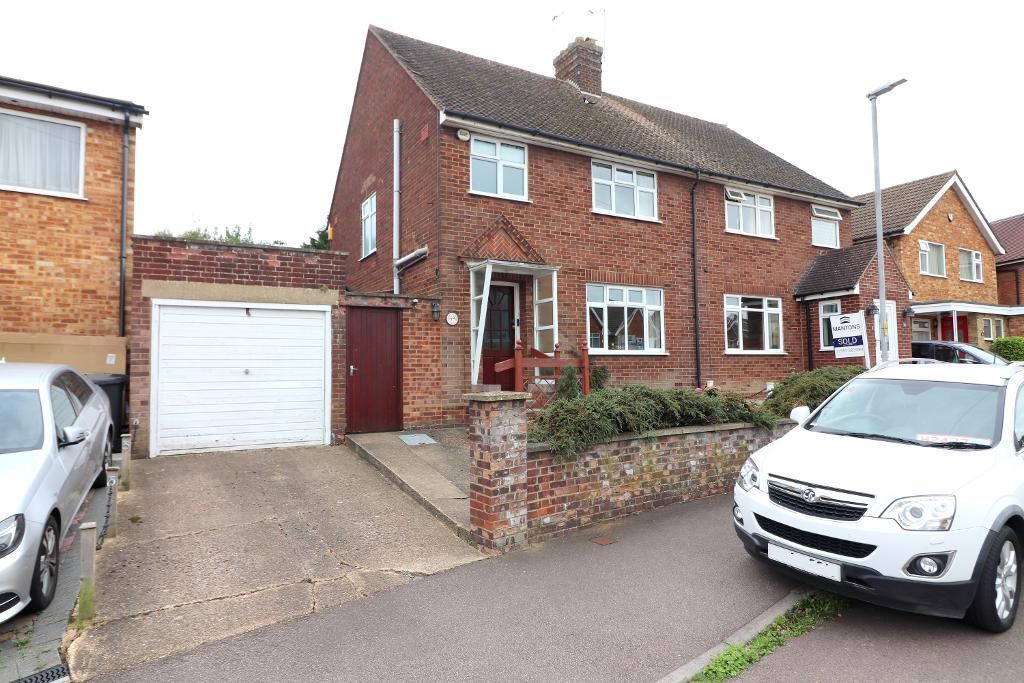 3 bed semidetached house for sale in Rosslyn Crescent, Luton