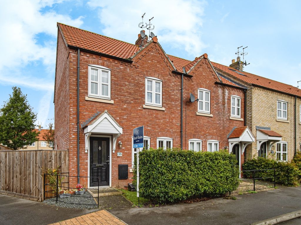 3 bed end terrace house for sale in Shinewater Park, Kingswood, Hull