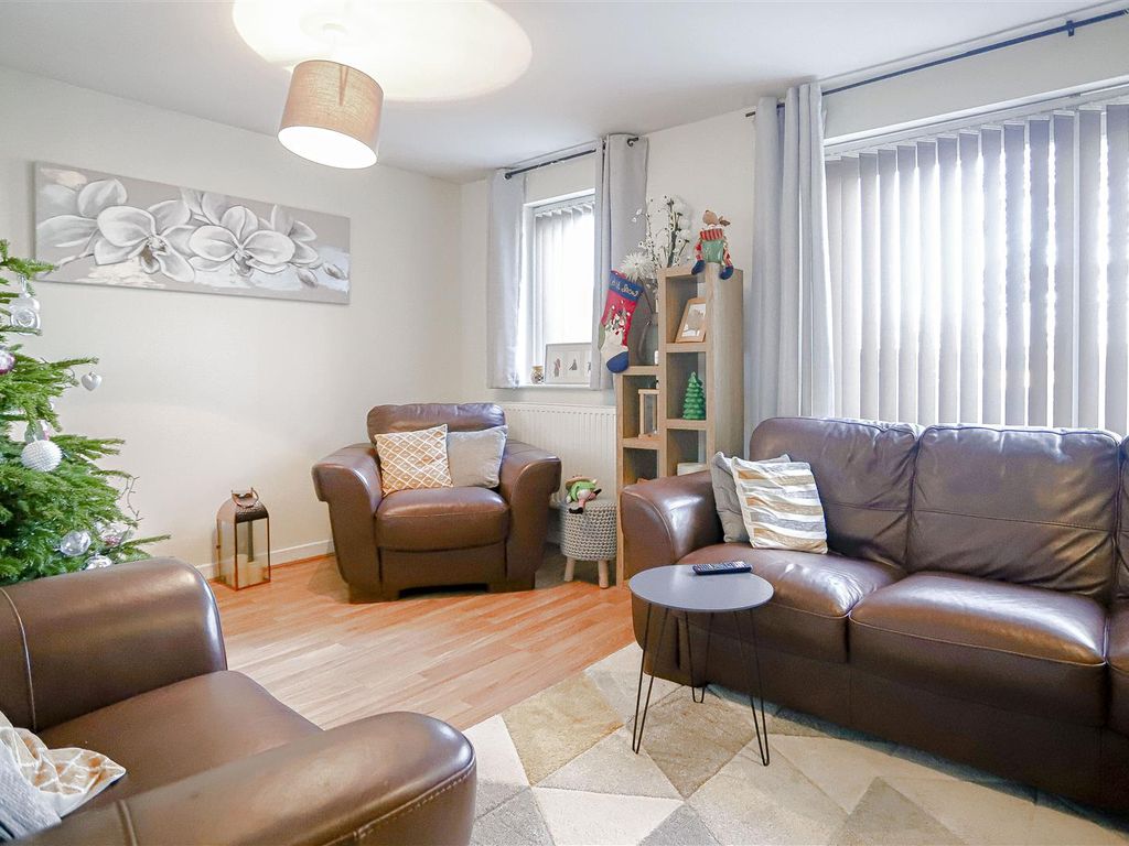 3 bed semidetached house for sale in Cricketers Close, Oswaldtwistle